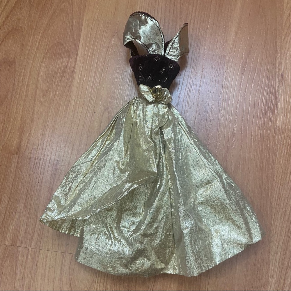 Barbie Mattel Vintage Evening Splendor Designer Gold Gown